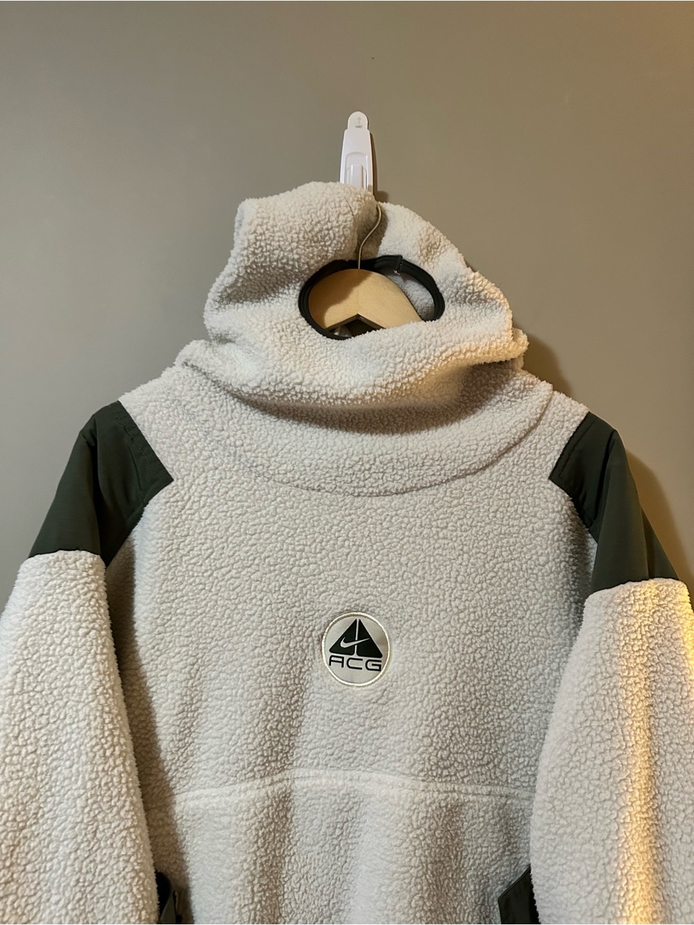 Nike ACG Cream Sherpa Ninja Fleece Jacket - Picture 2 of 9
